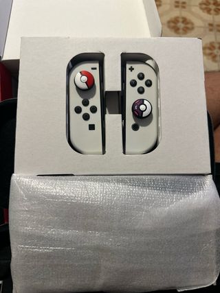 Nintendo Switch OLED con accessori