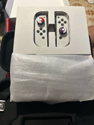 Nintendo Switch OLED con accessori