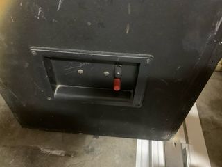 Altavoz de madera y tela