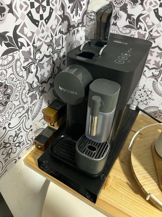 Cafetera Nespresso Negra