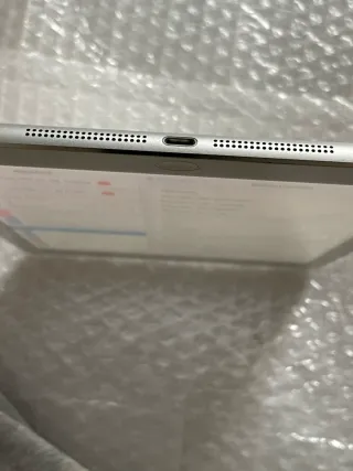 iPad Air 9.7” 16GB Wi-Fi Argento