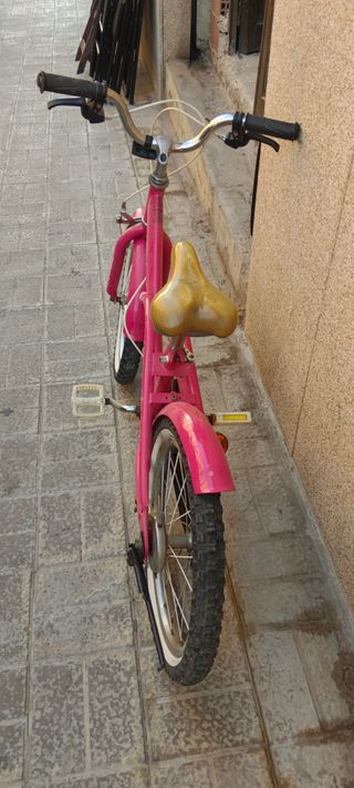 Bicicleta rosa infantil
