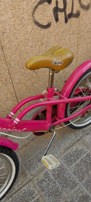 Bicicleta rosa infantil