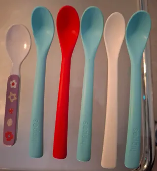 Recipientes apilables y cucharas