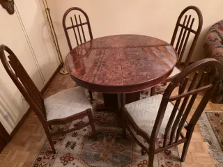 Mesa de comedor redonda y 4 sillas