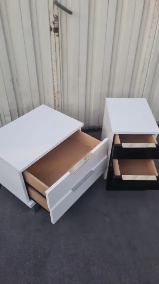 Pareja Mesitas Noche Modernas Blancas y Plateadas