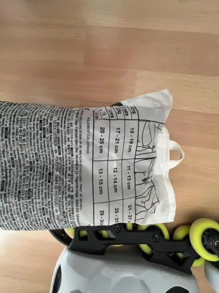 Patines infantiles con protecciones y casco