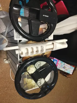 Mando Wii Dorado + 2 Juegos