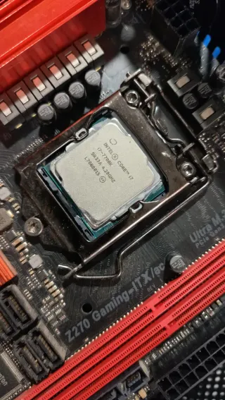 Caja PC con Placa Base y CPU