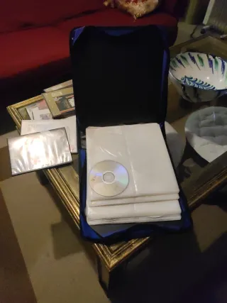 CD con film polizieschi e custodia per CD