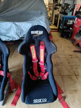 Baquets Sparco con arnés en buen estado