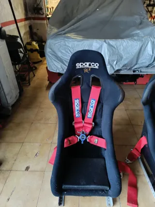 Baquets Sparco con arnés en buen estado