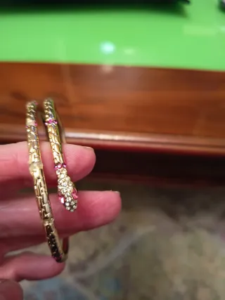 Pulsera Serpiente Dorada con Piedras Rosas
