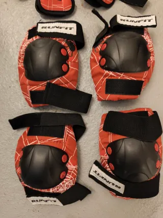 Casco y protectores Spiderman