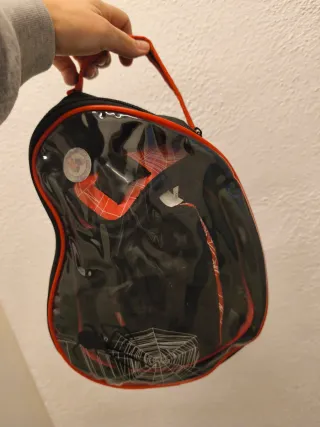 Casco y protectores Spiderman