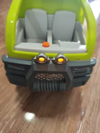 Camión Pinypon con grúa y figura Funciona la luz