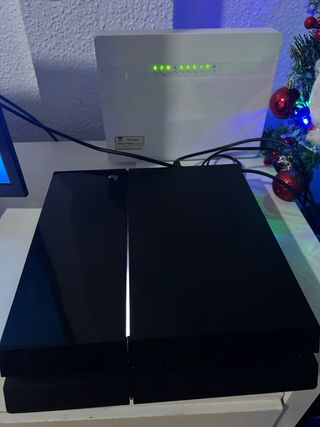 PS4 Negra + 3 Mandos