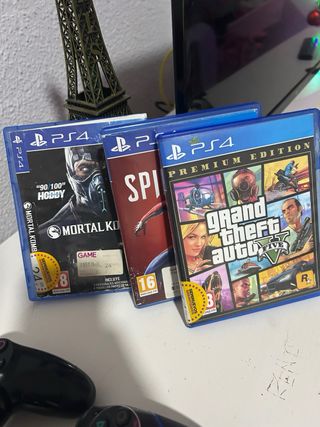 PS4 Negra + 3 Mandos