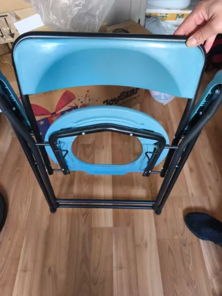 Silla orinal ortopédica azul sin usar