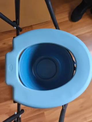 Silla orinal ortopédica azul sin usar