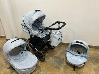 Carro de bebé azul claro casi nuevo