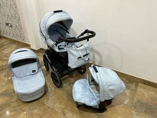 Carro de bebé azul claro casi nuevo
