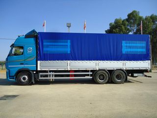Volvo FH 700 XL-CAMIONES LONAS / TAUTLINER
