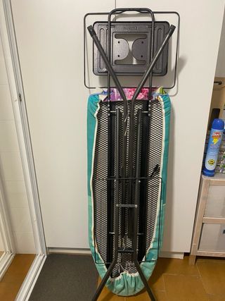 Tabla de planchar con soporte