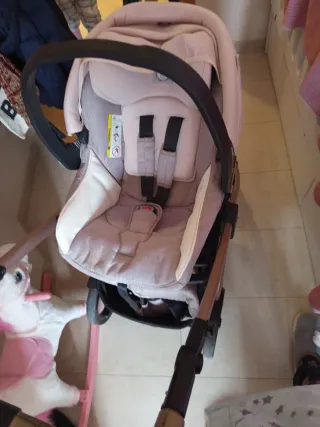 Carro seminuevo cuco y silla