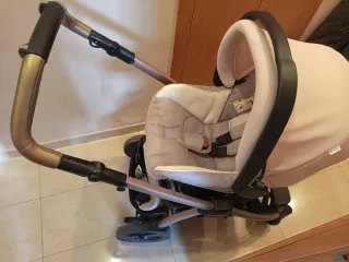 Carro seminuevo cuco y silla