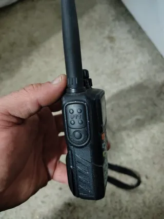 Radio Yaesu VX-6 Caza con cargador