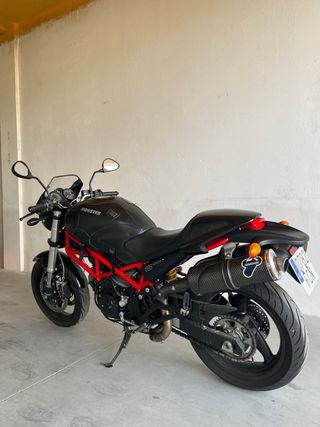 Ducati Monster 695