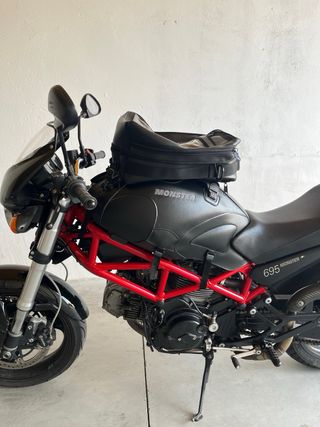 Ducati Monster 695