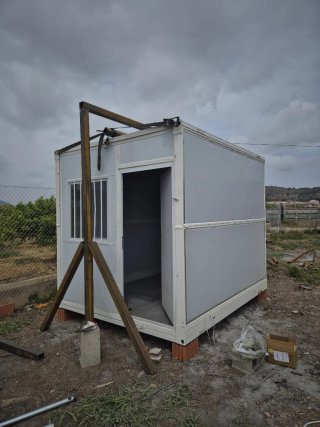 Contenedor plegable tipo oficina