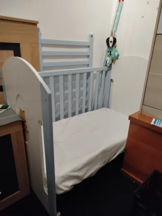 Cuna de bebé en madera, perfecto estado Colchón y