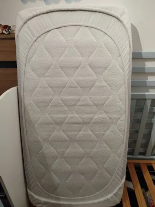 Cuna de bebé en madera, perfecto estado Colchón y