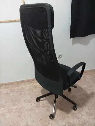 Silla de oficina ergonómica negra