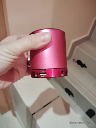 Mini altavoz Bluetooth rosa