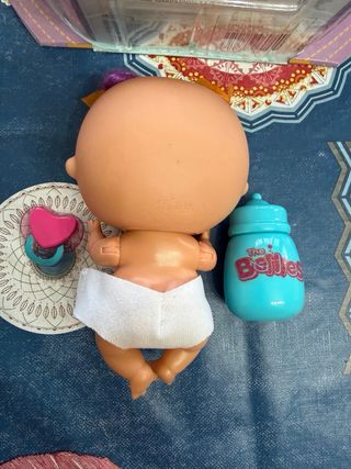 The Bellies Muak Muak Muak Muak con accesorios