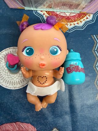 The Bellies Muak Muak Muak Muak con accesorios