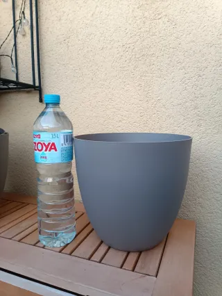 Maceta Gris Plástico