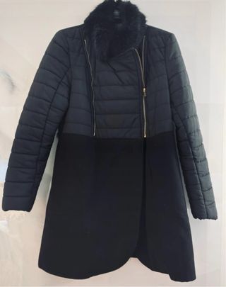 Cappotto imbottito con collo in ecopelliccia