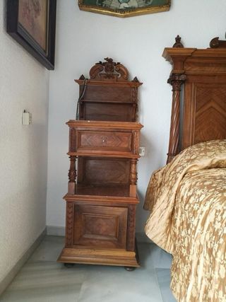 Dormitorio antiguo madera tallada