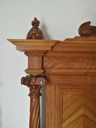 Dormitorio antiguo madera tallada