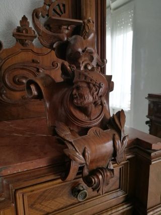 Dormitorio antiguo madera tallada