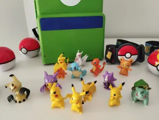 Lote Pokémon: Mochila, Cinturones, Bolas y Figuras