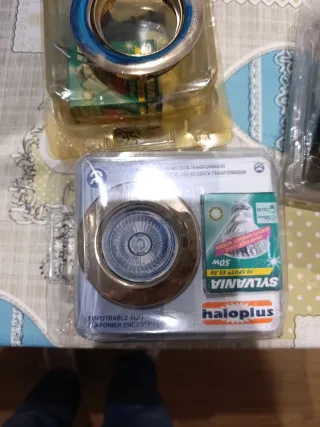 5 focos empotrables dorados Sylvania 50W