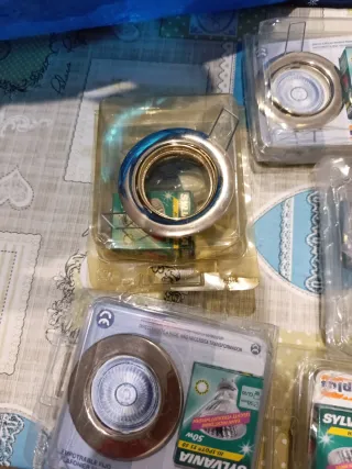 5 focos empotrables dorados Sylvania 50W