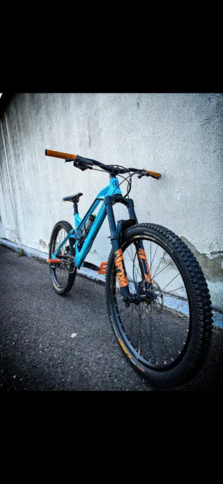 Bicicleta Mondraker azul