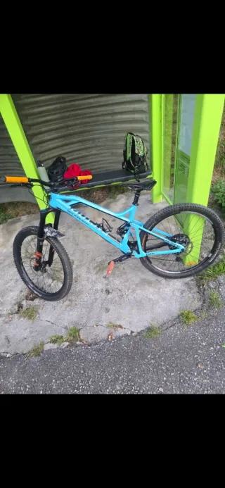 Bicicleta Mondraker azul